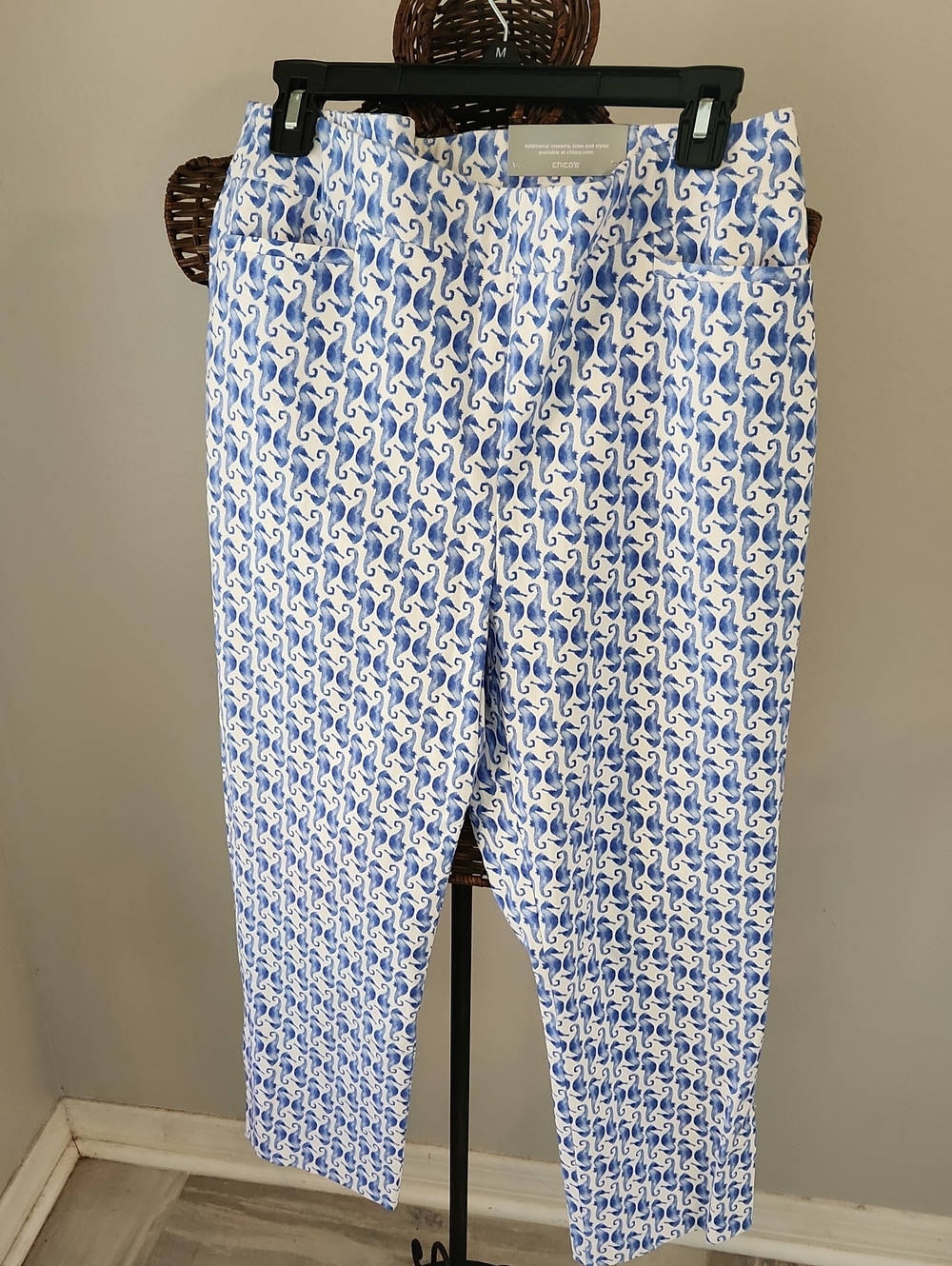 Chico's Blue & White Printed Cropped Pants